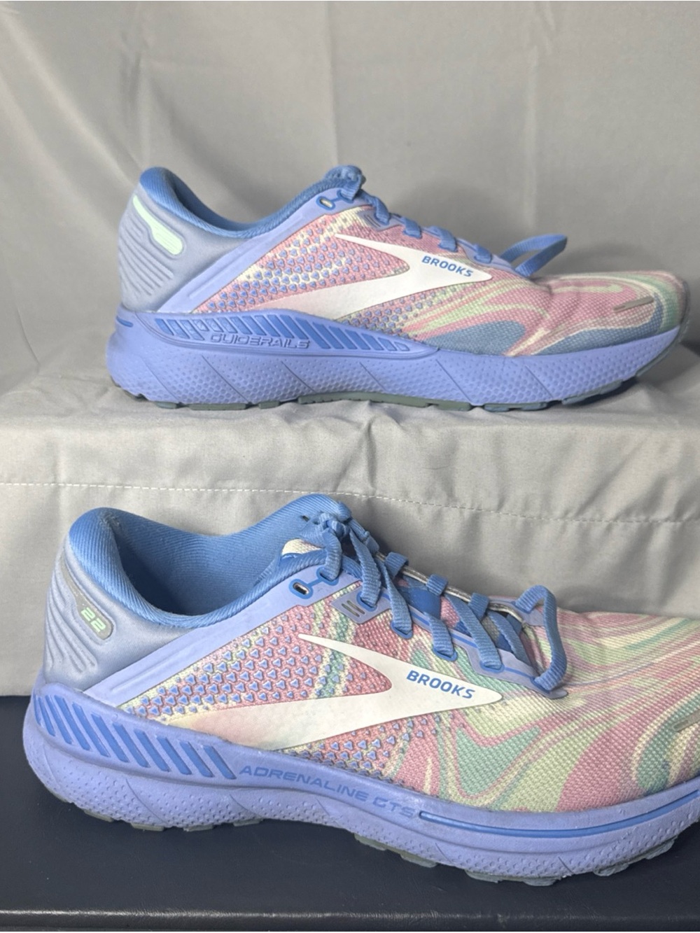 Brooks Adrenaline GTS 22 Unity Together Women's Size 9 B Running Shoes 120353
